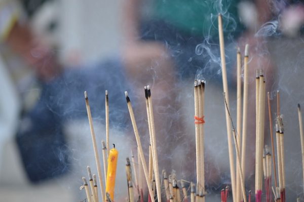 ปักธูปกลับหัว