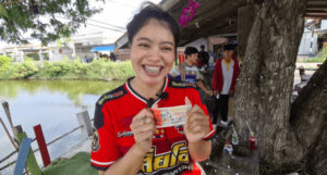 เจ้าของร้านหมูกระทะถูกหวย 