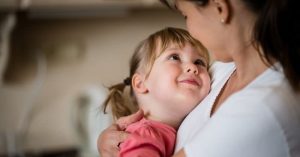 ฝันว่าได้อุ้มทารกผู้หญิง-leksanook