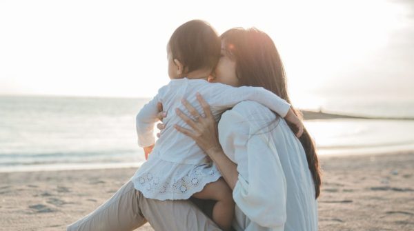 ฝันว่าได้ลูกสาว