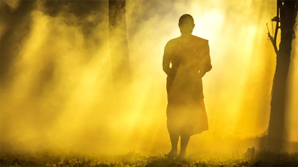 ฝันเห็นพระสงฆ์หลายรูปเดินเป็นแถว