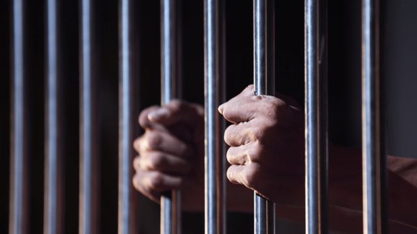 ทำนายฝันว่าตำรวจจับ