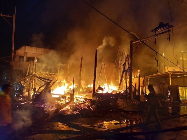 ฝันว่าไฟไหม้บริษัท-leksanook