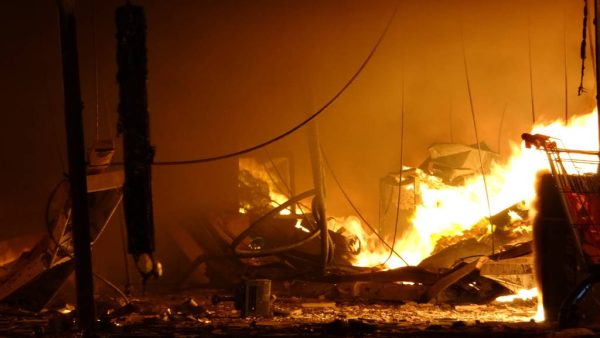 ฝันว่าไฟไหม้บริษัท-leksanook