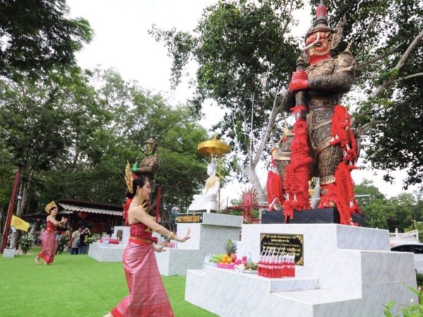 ท้าวเวสสุวรรณ วัดดังระยอง-leksanook