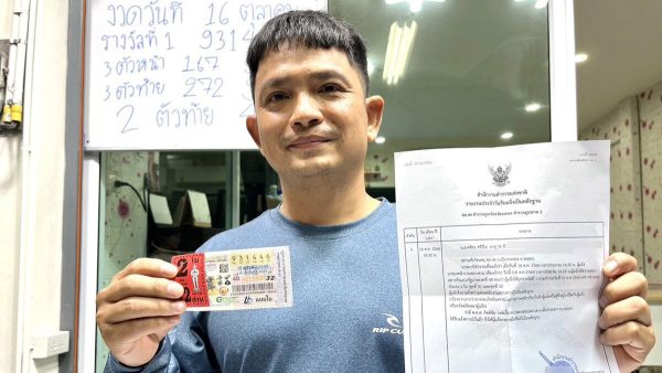 พ่อค้าดวงเฮงถูกรางวัลที่1 รับ 12 ล้าน-leksanook