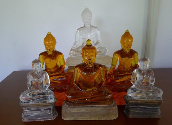ฝันเห็นพระแก้วใสองค์ใหญ่ - "Dreamed of seeing a large Buddha image"