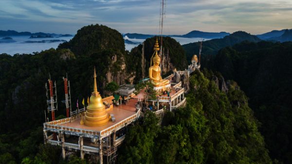 ฝันเห็นวัดสวยงามเหมือนสวรรค์ - "Dream of seeing a beautiful temple like heaven"