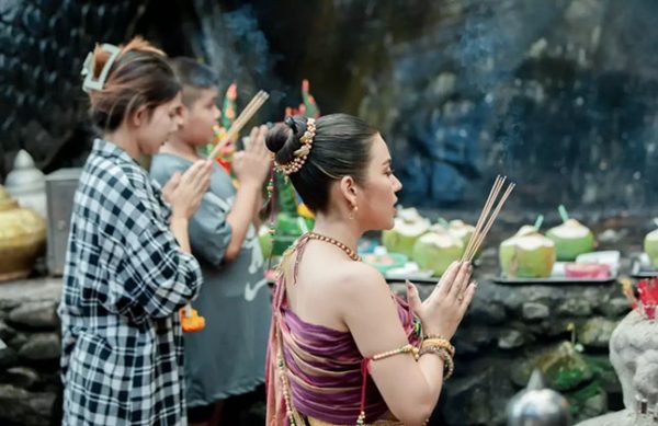 ธัญญ่า อาร์สยาม ให้เลขเด็ดปู่นาคา