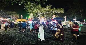  ท้าว เว ส สุวรรณ สี่แยก ส้ม หล่น ระยอง