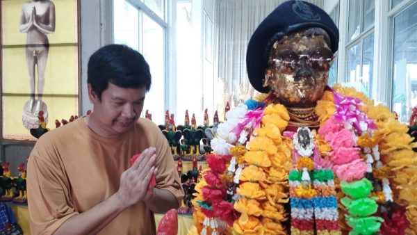 บูชาท้าวเวสสุวรรณ - "Worship Thao Wessuwan"
