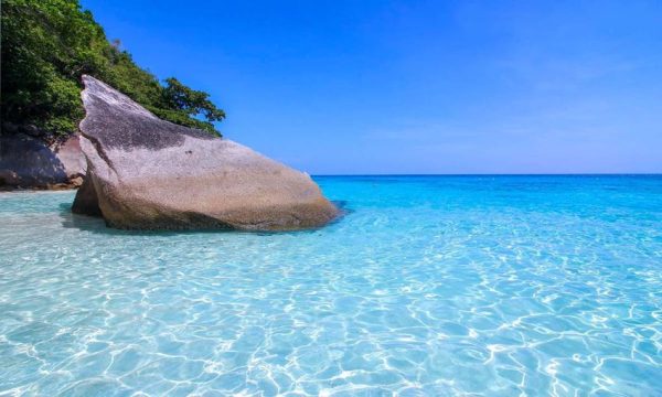 ฝันเห็นทะเลสีเขียวมรกต