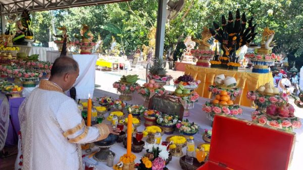 ส่องขันน้ำมนต์พ่อจ้ำ-"Looking at Father Cham's holy water bowl.-"