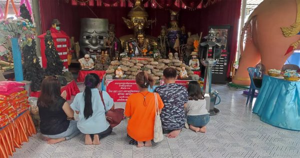 ส่อง อ่างน้ำมนต์ อาศรมฤาษีเณร-"Lucky numbers from the ashram Ruesi Naen"
