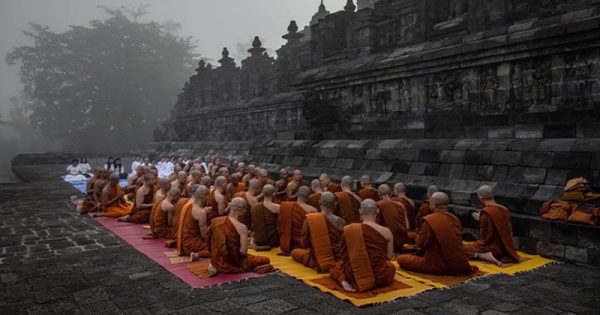 ฝันเห็นนักบวช - " dream-of-seeing-a-priest "