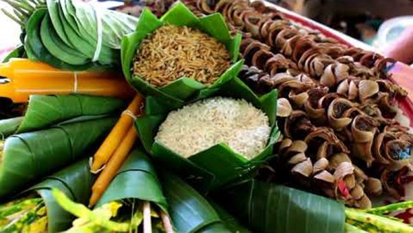 ฝันเห็นกระทงสะเดาะเคราะห์-"Dream of seeing a krathong to ward off misfortune."