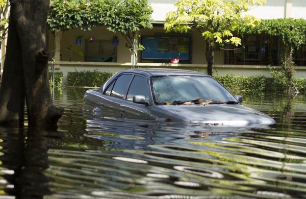 ฝันว่าเห็นรถจมน้ำ-"Dreamed of seeing a car drowning"