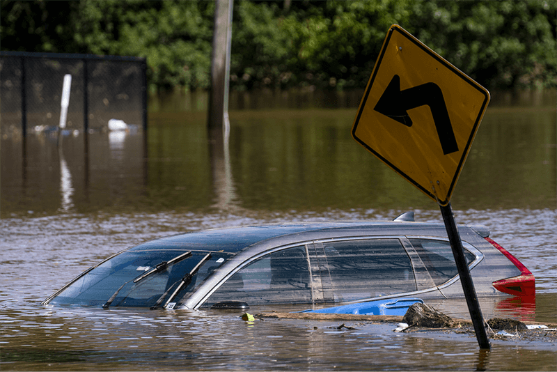 ฝันเห็นรถตกน้ำ เลขเด็ด-"Dreaming of seeing a car fall into the water, lucky numbers"