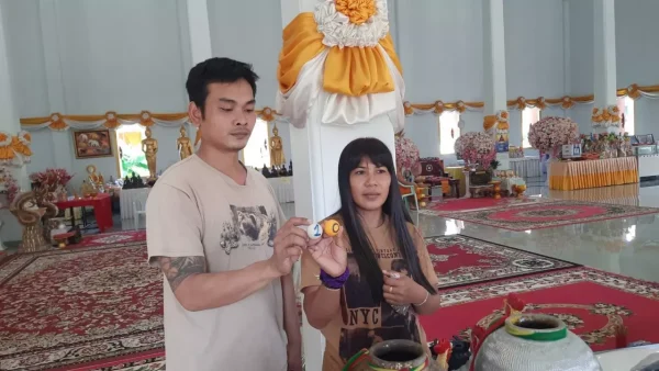 มาแก้บน ท้าวเวสสุวรรณ-ไอ้ไข่ -"Come to pay your vows to Thao Wessuwan-Ai Khai."