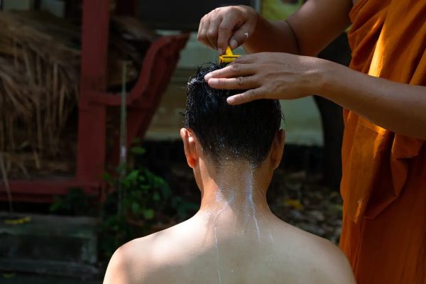 ฝันว่าไปงานบวชพระ-"Dreaming of going to a monk's ordination ceremony"
