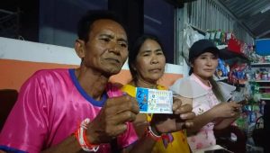 ถูกหวยซื้อเลขที่บ้าน-"Won the 1st prize in the lottery."