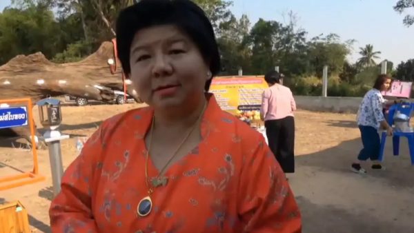 ขอโชคเจ้าแม่ตะเคียนทอง-"Ask for luck from Goddess Takhian Thong"