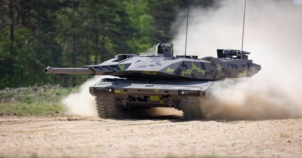 ฝันเห็นรถถังทหาร -"Dream of seeing a military tank"