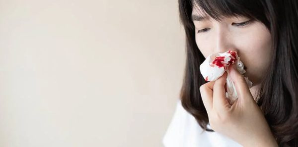 ฝันว่าเลือดออกจมูกข้างเดียว-"Dreamed that only one nose was bleeding."