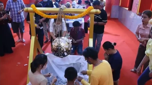 ส่องเลขเด็ดงานปิดทองฝังลูกนิมิต-"Gold-plated work, embedded with luk-nimit"