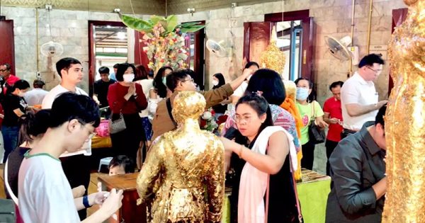 เลขเด็ดอาจารย์ดังเข้าทุกงวด-"Lucky numbers from famous teachers come in every draw."