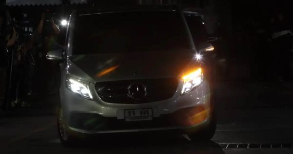 ทักษิณ - "Thaksin"