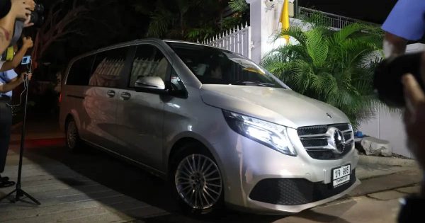 ทักษิณ ชินวัตร - "Thaksin Shinawatra"