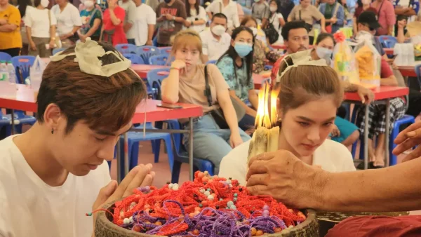 ตั้ง หิ้ง พ่อ ปู่ศรี สุ ท โธ - "Set up the shelf of Father Sri Sutho"