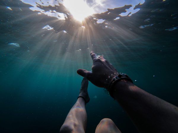 ฝันว่าได้ลงน้ำ เลขเด็ด-"Dreaming about going into the water, lucky numbers"