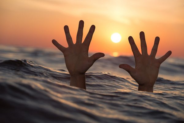 ฝันว่าตัวเองตกน้ำแต่ขึ้นได้-"Dreamed that you fell into the water but got out."