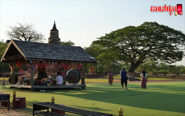 พระธาตุยาคู ขอโชค-"Phra That Yaku asks for luck"