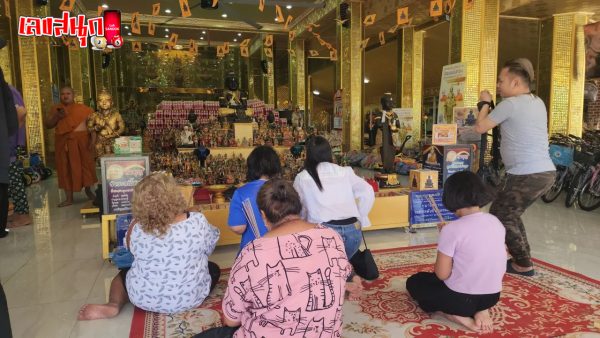 ขอโชคกุมารสมบัติ วัดไผ่ล้อม-"Ask for luck at Kumansombat, Wat Phai Lom"