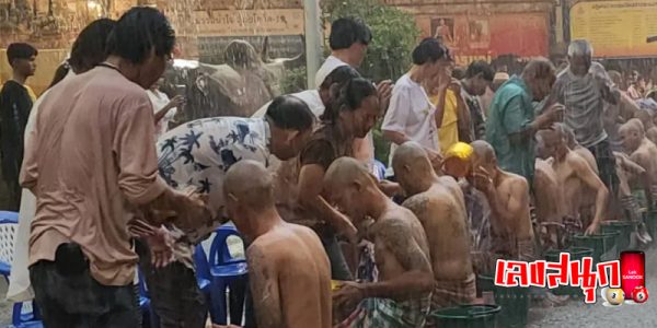 อุปสมบทหมู่ วัดดัง - " Group ordination at a famous temple"