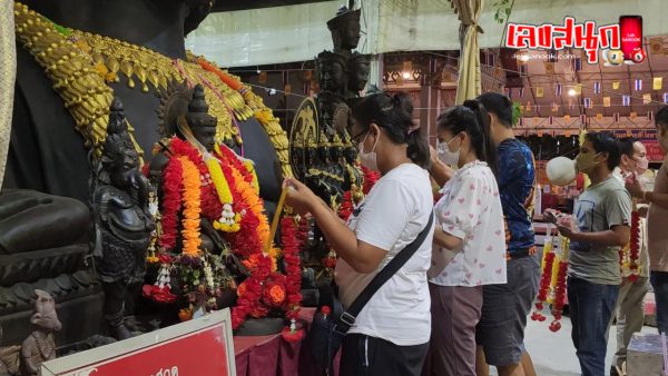 บวงสรวงท้าวเวสสุวรรณ วัดสว่างอารมณ์-"Worship Thao Wessuwan Wat Sawang Arom"