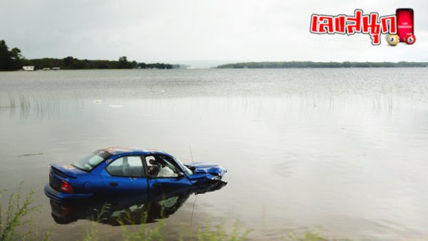 ฝันว่าขับรถลงน้ำ-"Dreaming of driving into the water"