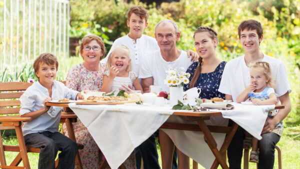 รูปภาพญาติพี่น้องหลายคน